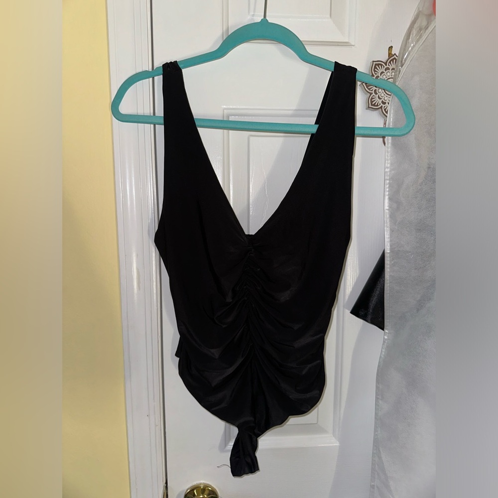 fashion nova black bodysuit ruching down the middle